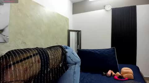 CLOE online show from 11.24.25