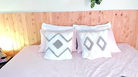 Snapshot of cloehsmiith chatting on 02.02.26 Chloe Smith online show from 02.02.26