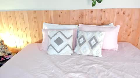 Snapshot of cloehsmiith chatting on 02.05.26 Chloe Smith online show from 02.05.26