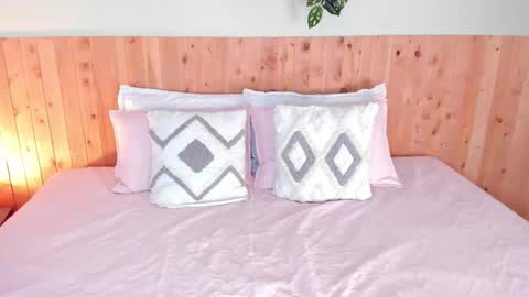 Snapshot of cloehsmiith chatting on 02.06.26 Chloe Smith online show from 02.06.26