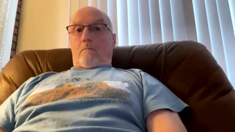 Snapshot of closetbicd chatting on 01.19.25 Closetbicd online show from 01.19.25