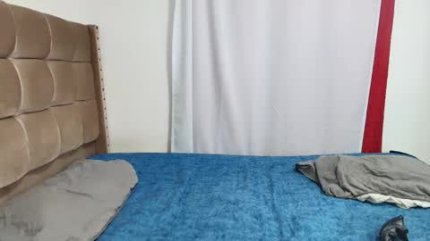 Snapshot of cloverrmoon chatting on 10.26.25 clover online show from 10.26.25