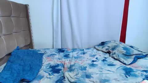 Snapshot of cloverrmoon chatting on 11.07.25 clover online show from 11.07.25