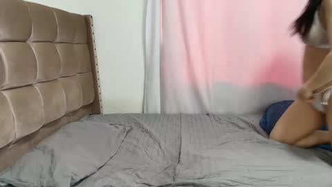 Snapshot of cloverrmoon chatting on 11.17.25 clover online show from 11.17.25