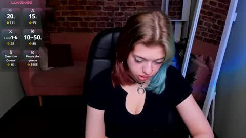 Snapshot of clown_princess chatting on 04.24.26 Lina online show from 04.24.26