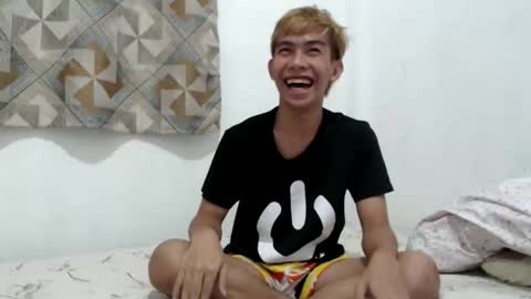 Snapshot of clyde_twinkx chatting on 11.19.25 clyde_twinkx online show from 11.19.25