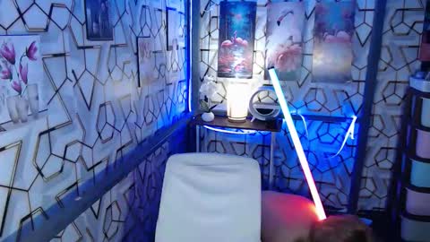 Snapshot of clyde_twinkx chatting on 11.21.25 clyde_twinkx online show from 11.21.25