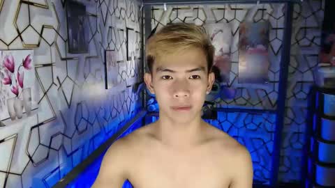 Snapshot of clyde_twinkx chatting on 12.01.25 clyde_twinkx online show from 12.01.25