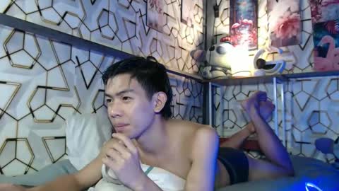 Snapshot of clyde_twinkx chatting on 12.14.25 clyde_twinkx online show from 12.14.25