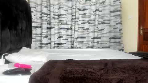 Snapshot of coco_leila chatting on 02.10.25 coco_leila online show from 02.10.25