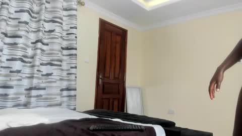 Snapshot of coco_leila chatting on 02.11.25 coco_leila online show from 02.11.25