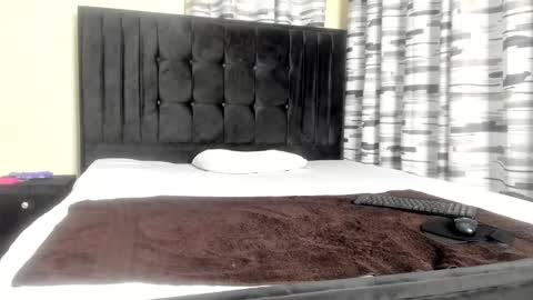 Snapshot of coco_leila chatting on 02.15.25 coco_leila online show from 02.15.25