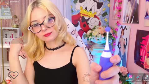 Snapshot of coconut_mia chatting on 12.20.24 Mia online show from 12.20.24