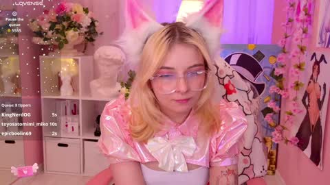 Snapshot of coconut_mia chatting on 01.13.25 Mia online show from 01.13.25