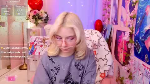 Snapshot of coconut_mia chatting on 02.15.25 Mia online show from 02.15.25