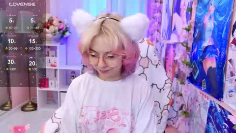 Snapshot of coconut_mia chatting on 10.13.25 Mia online show from 10.13.25