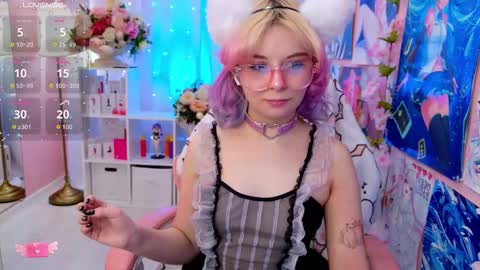 Snapshot of coconut_mia chatting on 11.15.25 Mia online show from 11.15.25