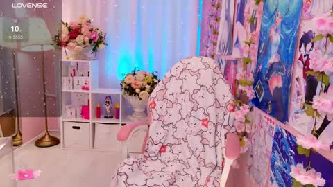 Snapshot of coconut_mia chatting on 11.29.25 Mia online show from 11.29.25