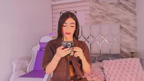 Snapshot of colett_hall chatting on 06.02.26 colett online show from 06.02.26