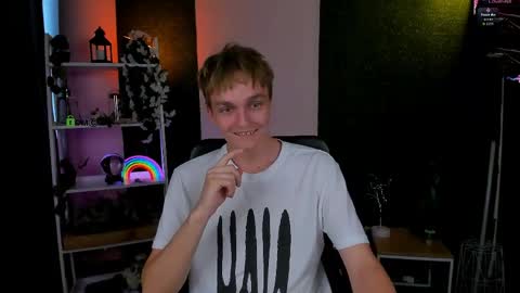 Snapshot of colin_storm chatting on 06.10.26 colin online show from 06.10.26