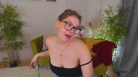 Collen Mon Tue Wed Thu Fri GMT 3 0300am - 0900am  online show from 11.24.25