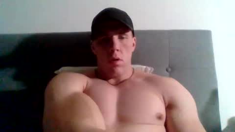 Snapshot of college_muscle chatting on 01.07.25 foreverxshredded online show from 01.07.25