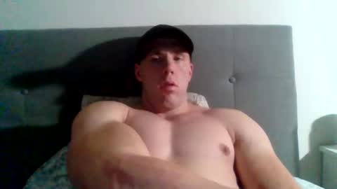 Snapshot of college_muscle chatting on 01.24.25 foreverxshredded online show from 01.24.25