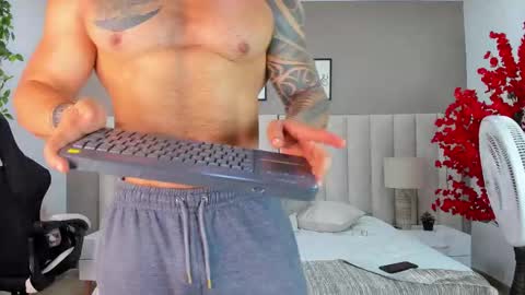 college_muscle_ass online show from 09.22.25