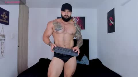 college_muscle_ass online show from 04.18.26