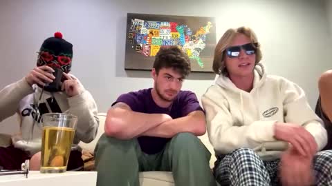 Snapshot of college_packing_8 chatting on 10.08.25 college_packing_8 online show from 10.08.25