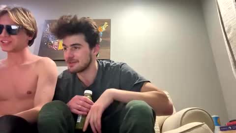 Snapshot of college_packing_8 chatting on 12.16.25 college_packing_8 online show from 12.16.25