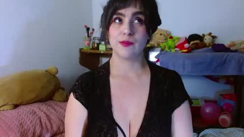 Snapshot of collette_beaufoy chatting on 06.16.26 Collette online show from 06.16.26