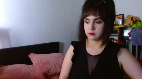 Snapshot of collette_beaufoy chatting on 06.18.26 Collette online show from 06.18.26