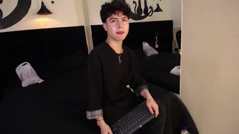 Snapshot of collinstone chatting on 10.19.25 collinstone online show from 10.19.25