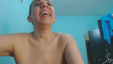 Snapshot of colombiana_latin chatting on 10.15.25 Colombian Hot online show from 10.15.25