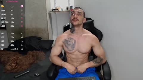 Snapshot of colombianmuscle8 chatting on 01.24.25 colombianmuscle8 online show from 01.24.25