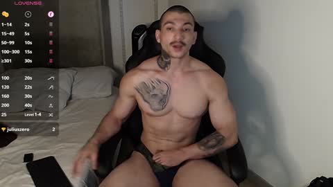 Snapshot of colombianmuscle8 chatting on 02.05.25 colombianmuscle8 online show from 02.05.25