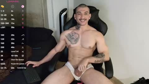 Snapshot of colombianmuscle8 chatting on 02.16.25 colombianmuscle8 online show from 02.16.25