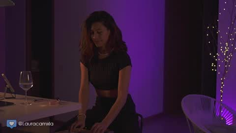 Laura online show from 12.18.24