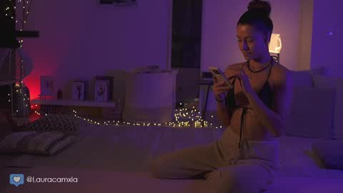 Laura online show from 12.21.24