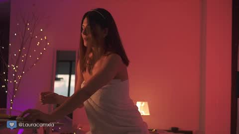 Laura online show from 01.20.25