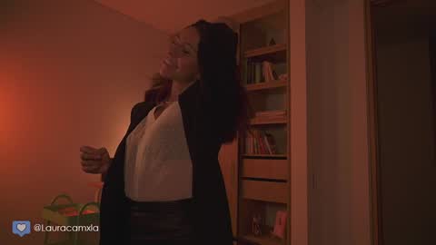 Laura online show from 02.03.25