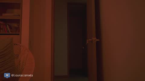 Laura online show from 02.04.25