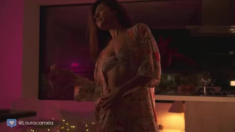 Laura online show from 02.12.25