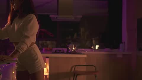 Laura online show from 02.13.25