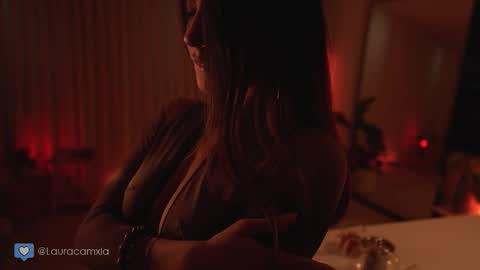 Laura online show from 10.12.25