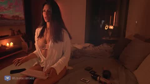 Laura online show from 10.19.25