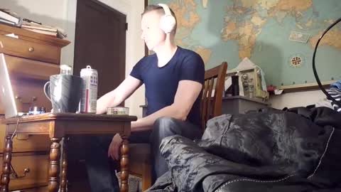 Snapshot of comecontrol chatting on 03.04.25 comecontrol online show from 03.04.25