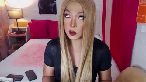 QUEEN SABRINA online show from 12.19.25