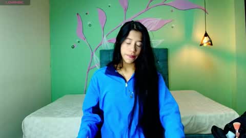 C O N N I E online show from 11.10.25